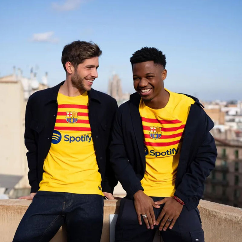 cuarta-camiseta-fc-barcelona-2022-23-5.jpg