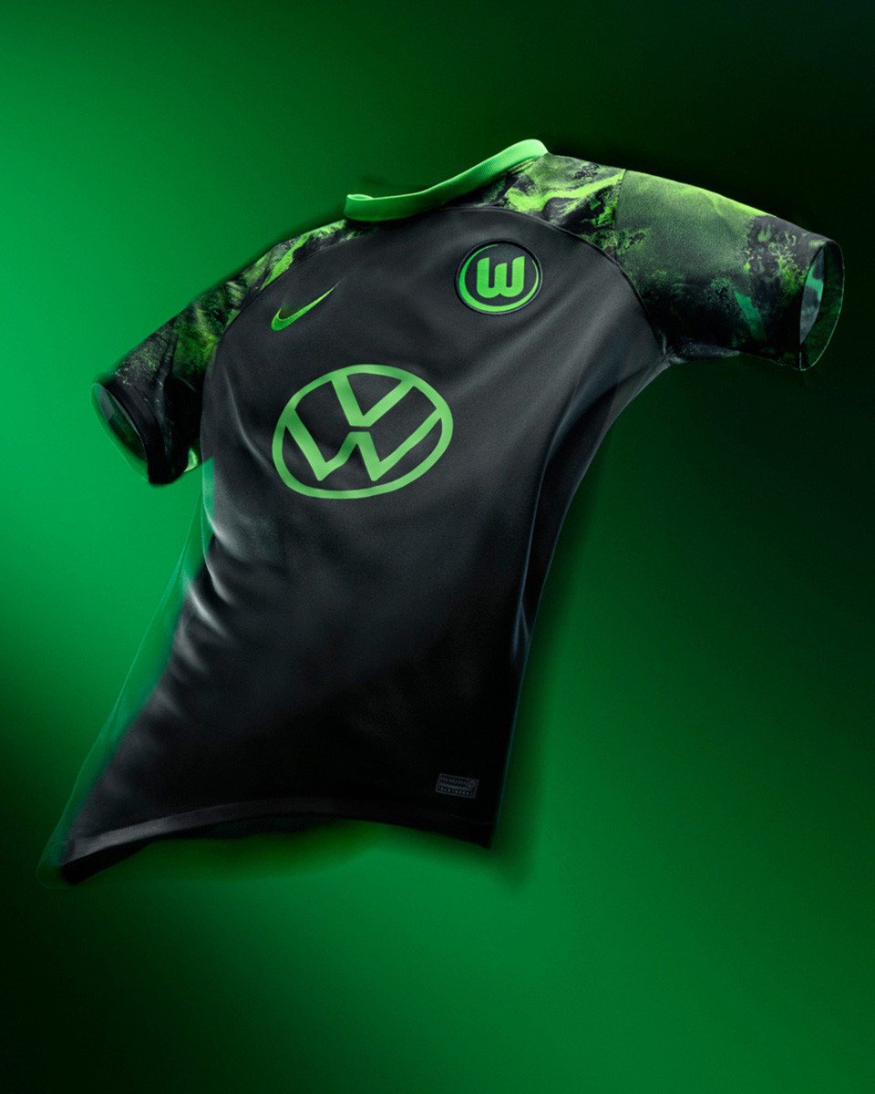 Wolfsburg Away Shirt 2023-2024.jpg